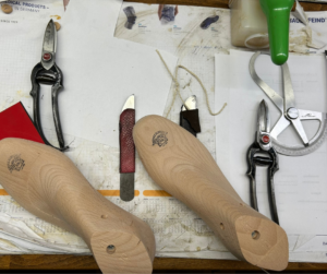 Werkzeug und Holzleisten von Living-Schuhs