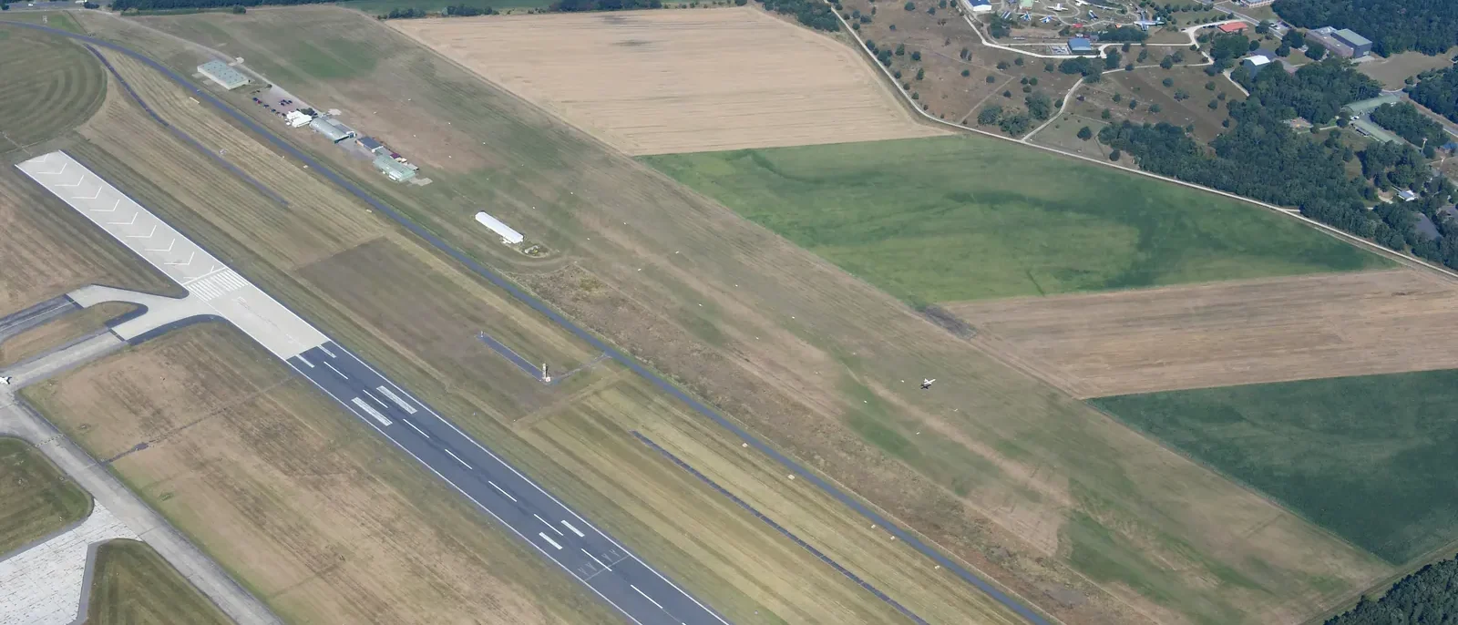 Luftbild des Flugplatzes Nordholz-Spieka im Landkreis Cuxhaven
