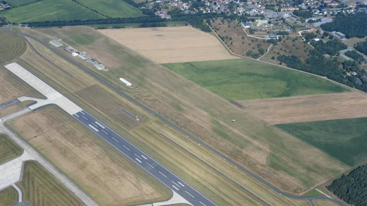 Luftbild des Flugplatzes Nordholz-Spieka im Landkreis Cuxhaven