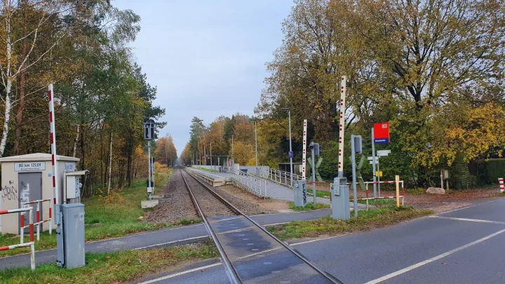 Haltepunkt Büsenbachtal an der Bahnstrecke bei Handeloh im Landkreis Harburg