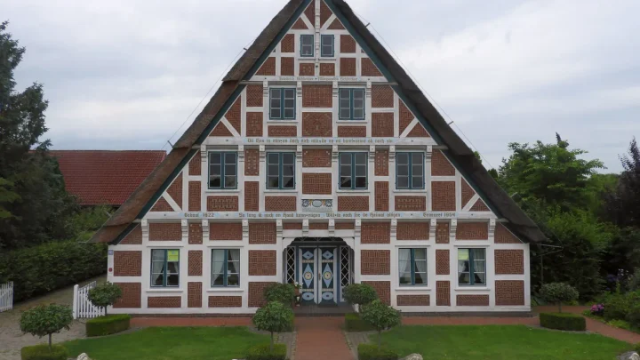 Historisches Altländer Fachwerkhaus am Bergfried in Guderhandviertel im Landkreis Stade