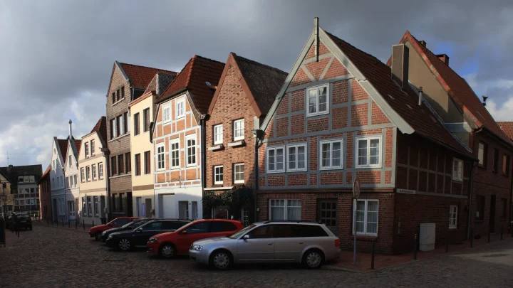 Altstadt von Buxtehude im Landkreis Stade mit Fachwerkhäusern am Fleth
