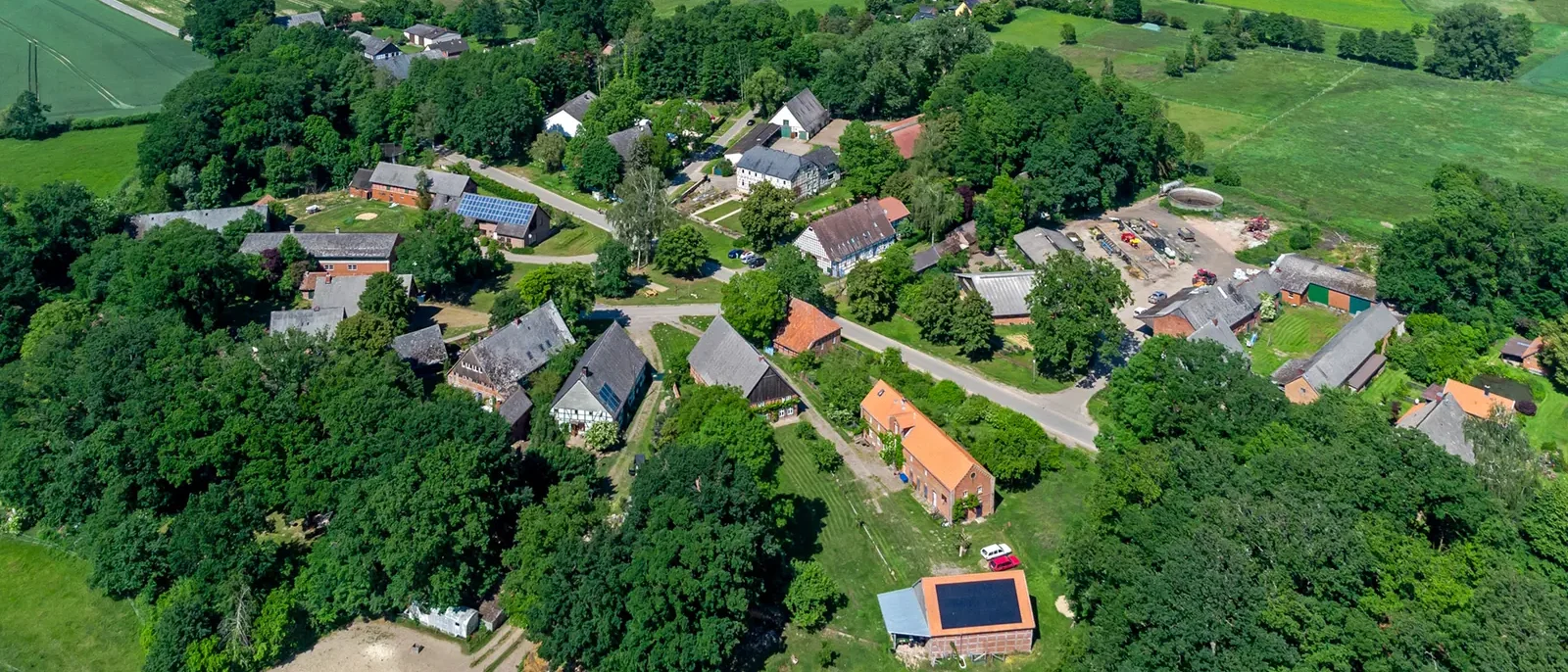 Luftbild des Rundlingsdorfs Jabel bei Lüchow im Wendland