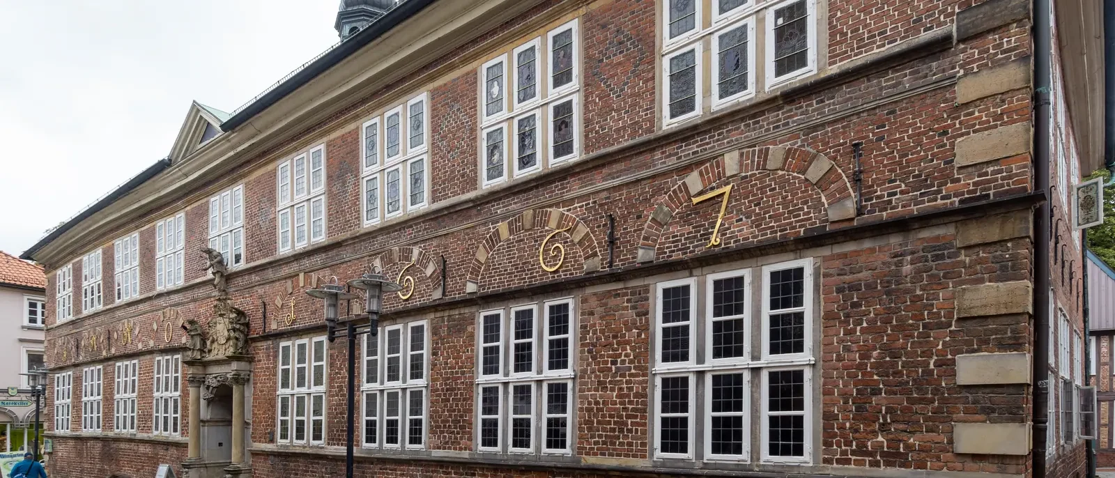Rathaus der Hansestadt Stade mit Backsteinfassade am Marktplatz
